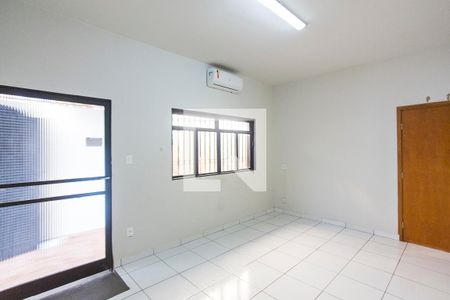 Sala 2 de casa para alugar com 4 quartos, 360m² em Cazeca, Uberlândia