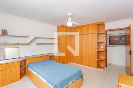 Casa à venda com 390m², 4 quartos e 4 vagasSuíte 2