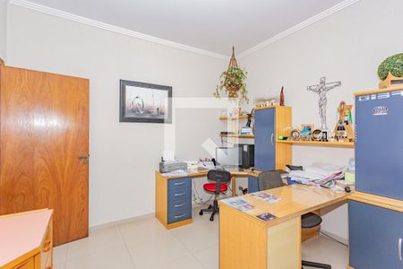 Casa à venda com 390m², 4 quartos e 4 vagasEscritório