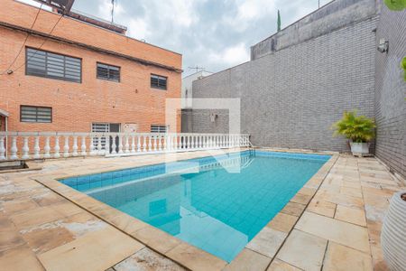 Casa à venda com 390m², 4 quartos e 4 vagasÁrea comum - Piscina