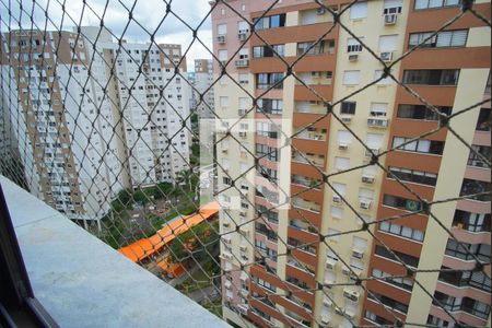 Sala - Vista de apartamento para alugar com 3 quartos, 95m² em Vila Ipiranga, Porto Alegre