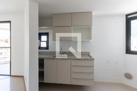 Apartamento para alugar com 81m², 2 quartos e 1 vagaCozinha e Área de Serviço