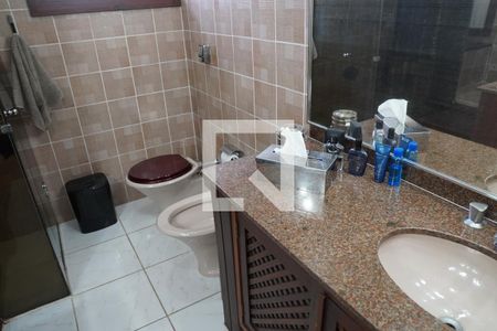 Casa à venda com 572m², 6 quartos e 4 vagasBanheiro da Suíte 1