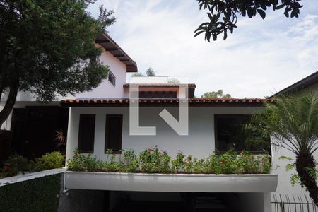 Casa à venda com 572m², 6 quartos e 4 vagasFachada Interna