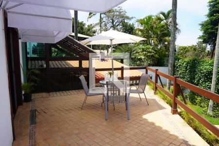 Casa à venda com 572m², 6 quartos e 4 vagasVaranda