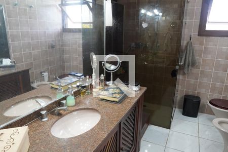 Casa à venda com 572m², 6 quartos e 4 vagasBanheiro da Suíte 1