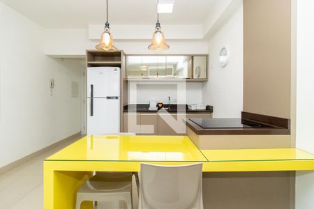 Cozinha - Armários de kitnet/studio para alugar com 1 quarto, 33m² em Centro, Curitiba