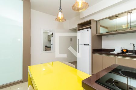 Cozinha - Armários de kitnet/studio para alugar com 1 quarto, 33m² em Centro, Curitiba
