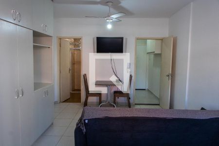 SALA/QUARTO de kitnet/studio para alugar com 1 quarto, 38m² em Centro, Campinas