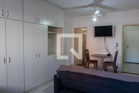 SALA/QUARTO de kitnet/studio para alugar com 1 quarto, 38m² em Centro, Campinas