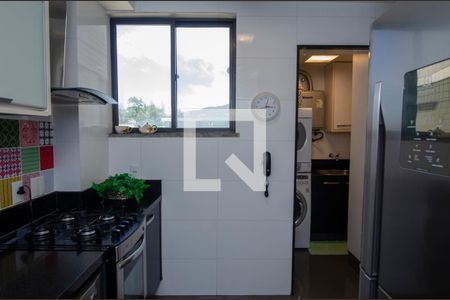 Apartamento à venda com 230m², 3 quartos e 2 vagasCozinha 