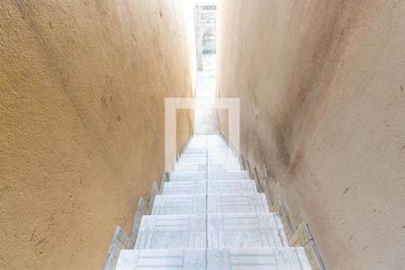 Casa à venda com 210m², 3 quartos e 2 vagasEscada