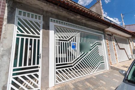 Casa à venda com 210m², 3 quartos e 2 vagasFachada