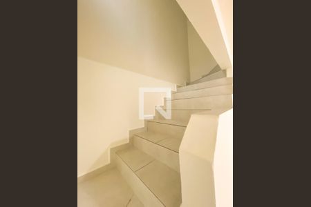 Apartamento para alugar com 60m², 2 quartos e 1 vagaEscada