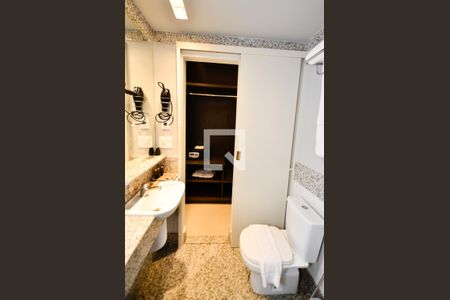 Banheiro de kitnet/studio à venda com 1 quarto, 27m² em Funcionários, Belo Horizonte