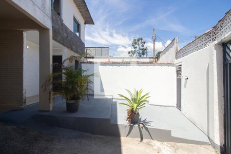 Casa para alugar com 60m², 2 quartos e 1 vagaQuintal