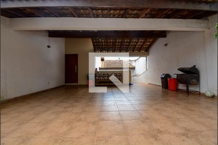 Casa à venda com 233m², 4 quartos e 4 vagasGaragem