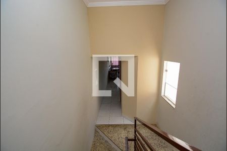 Casa à venda com 233m², 4 quartos e 4 vagasEscada