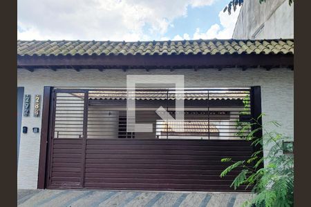 Casa à venda com 233m², 4 quartos e 4 vagasFachada