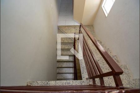 Casa à venda com 233m², 4 quartos e 4 vagasEscada