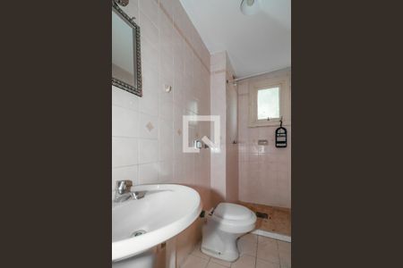 Banheiro de apartamento para alugar com 1 quarto, 58m² em Jardim do Salso, Porto Alegre