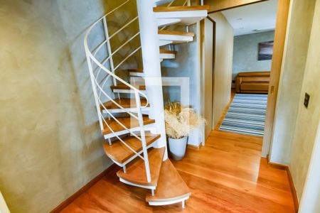 Apartamento à venda com 184m², 3 quartos e 3 vagas Apartamento à venda com 184m², 3 quartos e 3 vagasEscadas acesso Cobertura