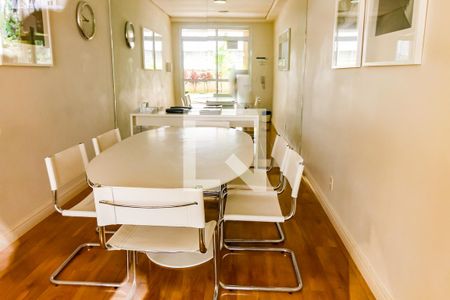 Apartamento à venda com 184m², 3 quartos e 3 vagas Apartamento à venda com 184m², 3 quartos e 3 vagasCoworking