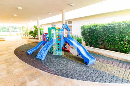 Apartamento à venda com 184m², 3 quartos e 3 vagas Apartamento à venda com 184m², 3 quartos e 3 vagasÁrea comum - Playground