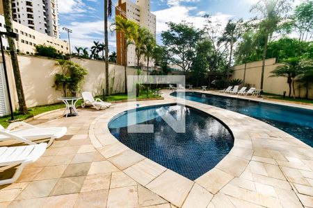 Apartamento à venda com 184m², 3 quartos e 3 vagas Apartamento à venda com 184m², 3 quartos e 3 vagasÁrea comum - Piscina