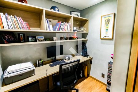 Apartamento à venda com 184m², 3 quartos e 3 vagas Apartamento à venda com 184m², 3 quartos e 3 vagasEscritório