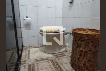 Casa à venda com 90m², 2 quartos e 2 vagasBanheiro - Privada