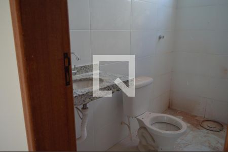 Casa de condomínio à venda com 150m², 3 quartos e 2 vagasBanheiro Social 1