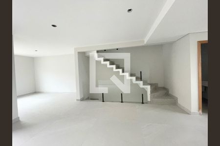 Sala de casa à venda com 3 quartos, 160m² em Santa Amelia, Belo Horizonte
