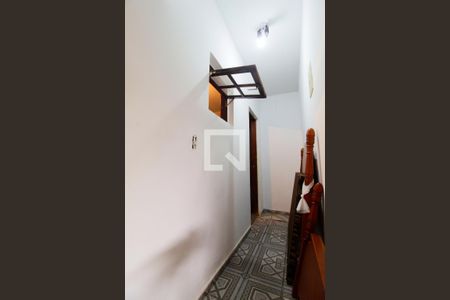 Corredor Banheiro de casa para alugar com 1 quarto, 60m² em Jardim Rebelato, Cotia