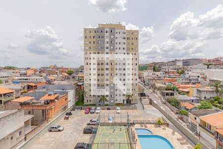 Vista dos quartos de apartamento para alugar com 2 quartos, 55m² em Vila Silva Ribeiro, Carapicuíba
