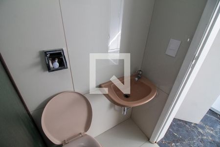 Apartamento à venda com 213m², 4 quartos e 4 vagasBanheiro de serviço