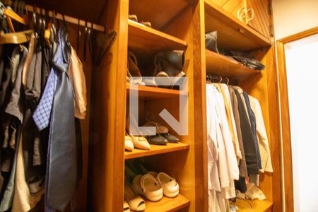 Apartamento à venda com 213m², 4 quartos e 4 vagasCloset da suíte 3