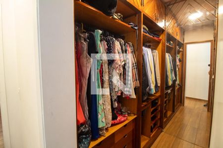 Apartamento à venda com 213m², 4 quartos e 4 vagasCloset da suíte 3