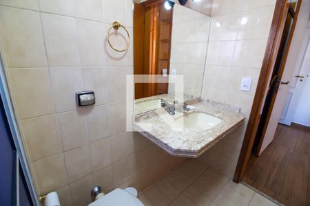 Apartamento à venda com 213m², 4 quartos e 4 vagasBanheiro da Suíte 1