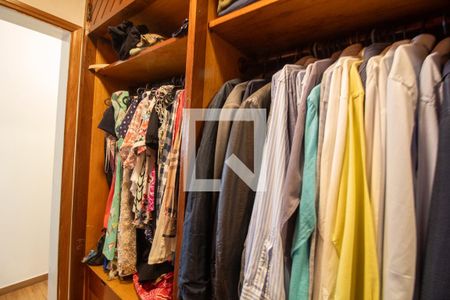 Apartamento à venda com 213m², 4 quartos e 4 vagasCloset da suíte 3
