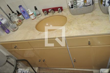 Casa à venda com 350m², 3 quartos e 4 vagasBanheiro  2°Andar