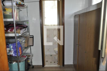 Casa à venda com 350m², 3 quartos e 4 vagasDespensa 2° Andar