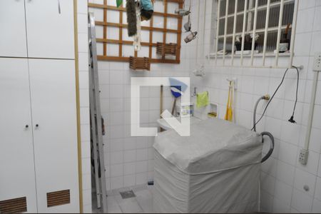 Casa à venda com 350m², 3 quartos e 4 vagasÁrea de serviço casa 2