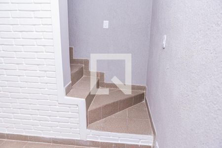 Escada de casa para alugar com 2 quartos, 120m² em Vila Ponte Rasa, São Paulo