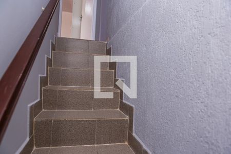 Escada de casa para alugar com 2 quartos, 120m² em Vila Ponte Rasa, São Paulo