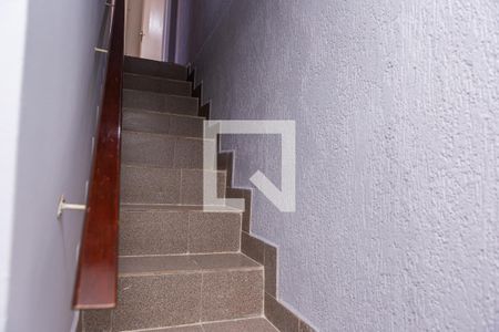 Escada de casa para alugar com 2 quartos, 120m² em Vila Ponte Rasa, São Paulo