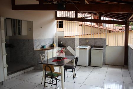 Casa para alugar com 110m², 4 quartos e 4 vagasQuintal