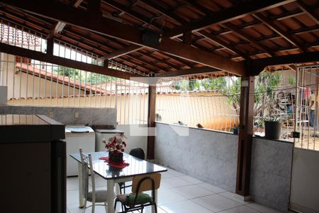 Casa para alugar com 110m², 4 quartos e 4 vagasQuintal