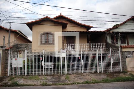 Casa para alugar com 110m², 4 quartos e 4 vagasFachada