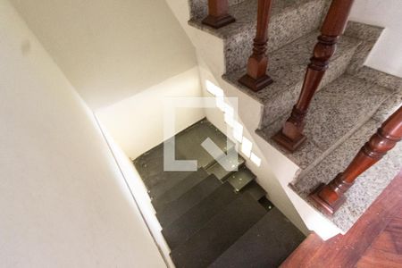 Casa à venda com 175m², 3 quartos e 4 vagasEscada